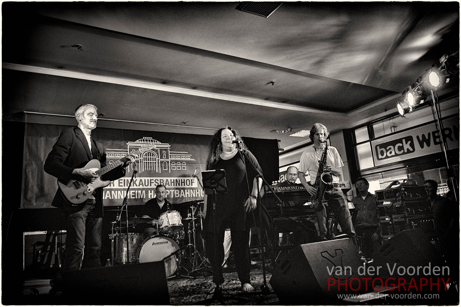 2014 ElVille Blues Band @ Hauptbahnhof MannheimZur Foto-Galeri