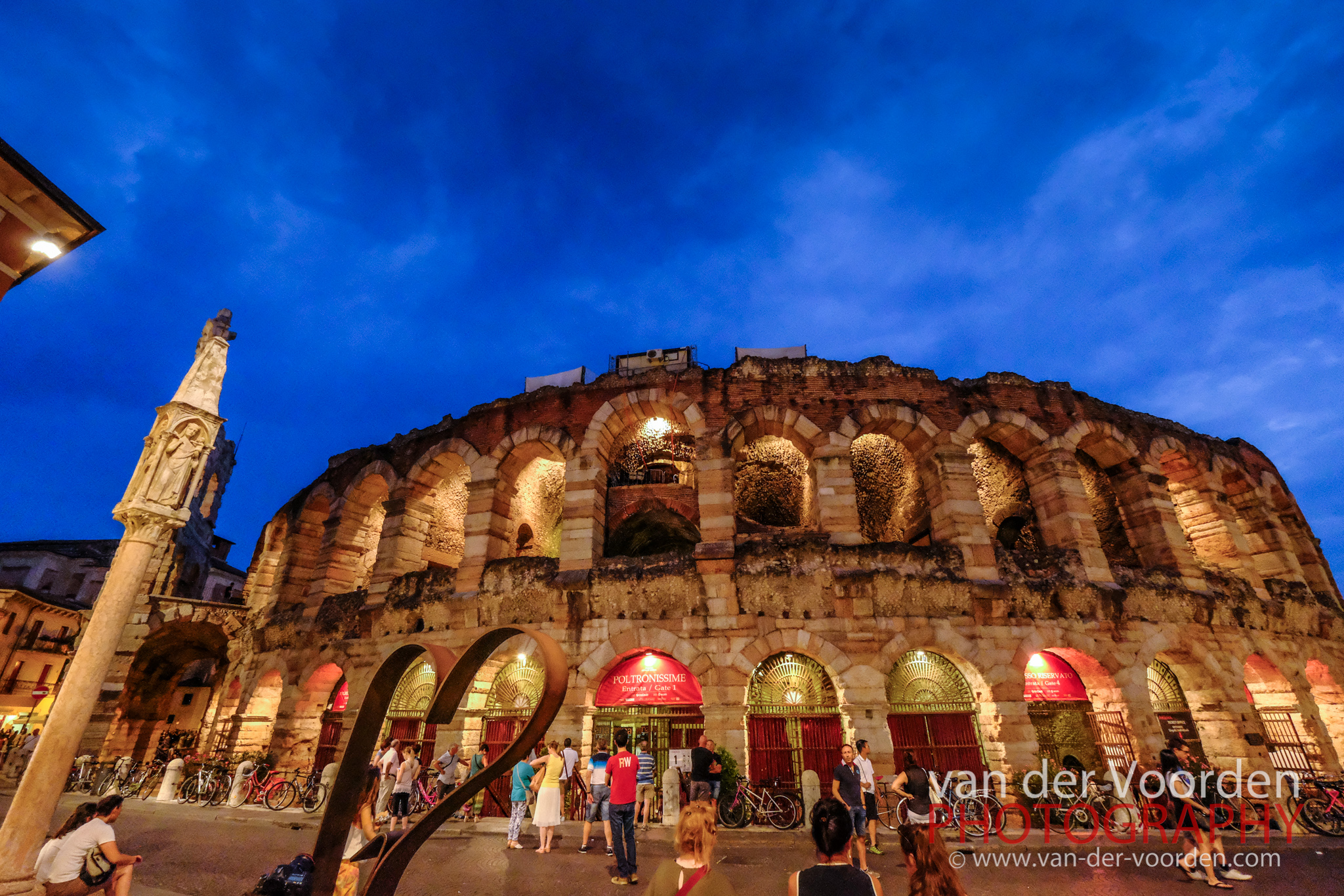 Amphitheater zur blauen Stunde