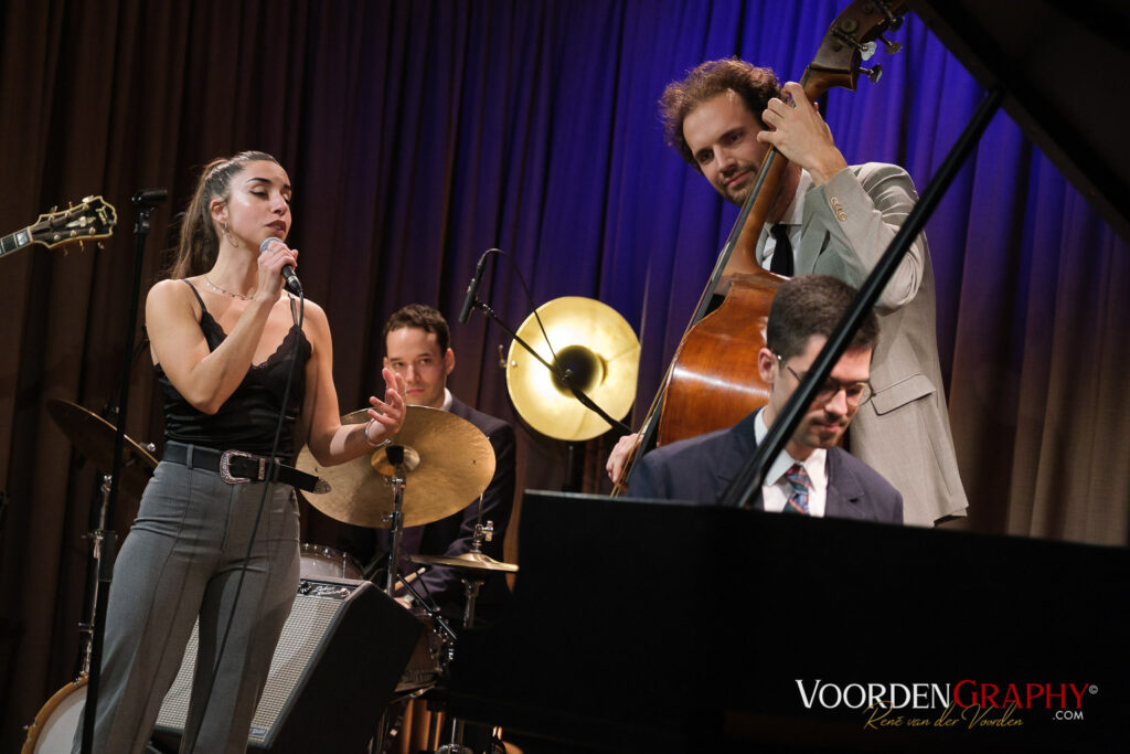 2024 Paula Bilá with The LEANING IN @ Ella & Louis Mannheim