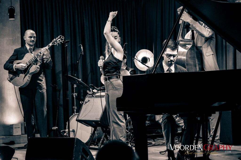 2024 Paula Bilá with The LEANING IN @ Ella & Louis Mannheim