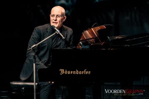 2024 Rüsselsheim singt! - Mitsingkonzert mit Rüdiger Schmidt @ Theater Rüsselsheim