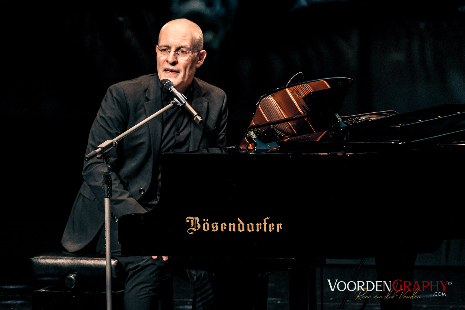 2024 Rüsselsheim singt! - Mitsingkonzert mit Rüdiger Schmidt @ Theater Rüsselsheim