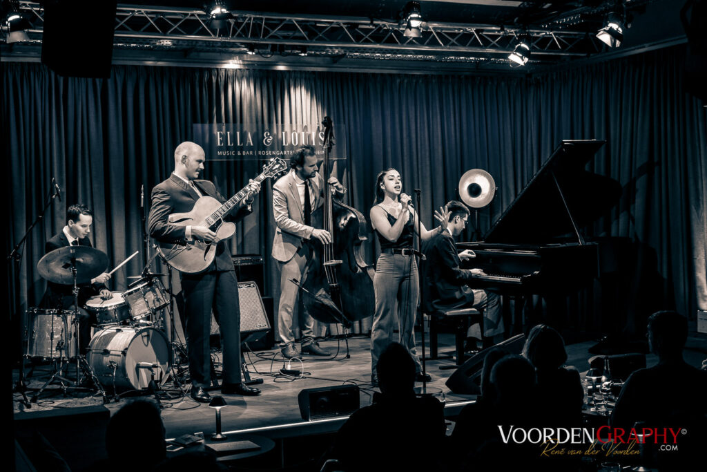 2024 Paula Bilá with The LEANING IN @ Ella & Louis Mannheim