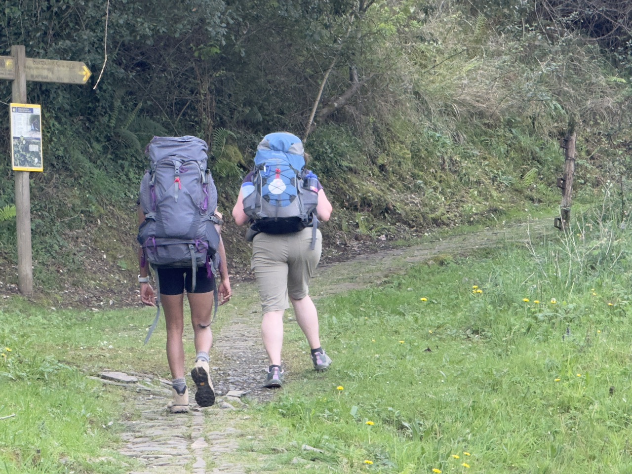 Zierliche Person - großer Rucksack